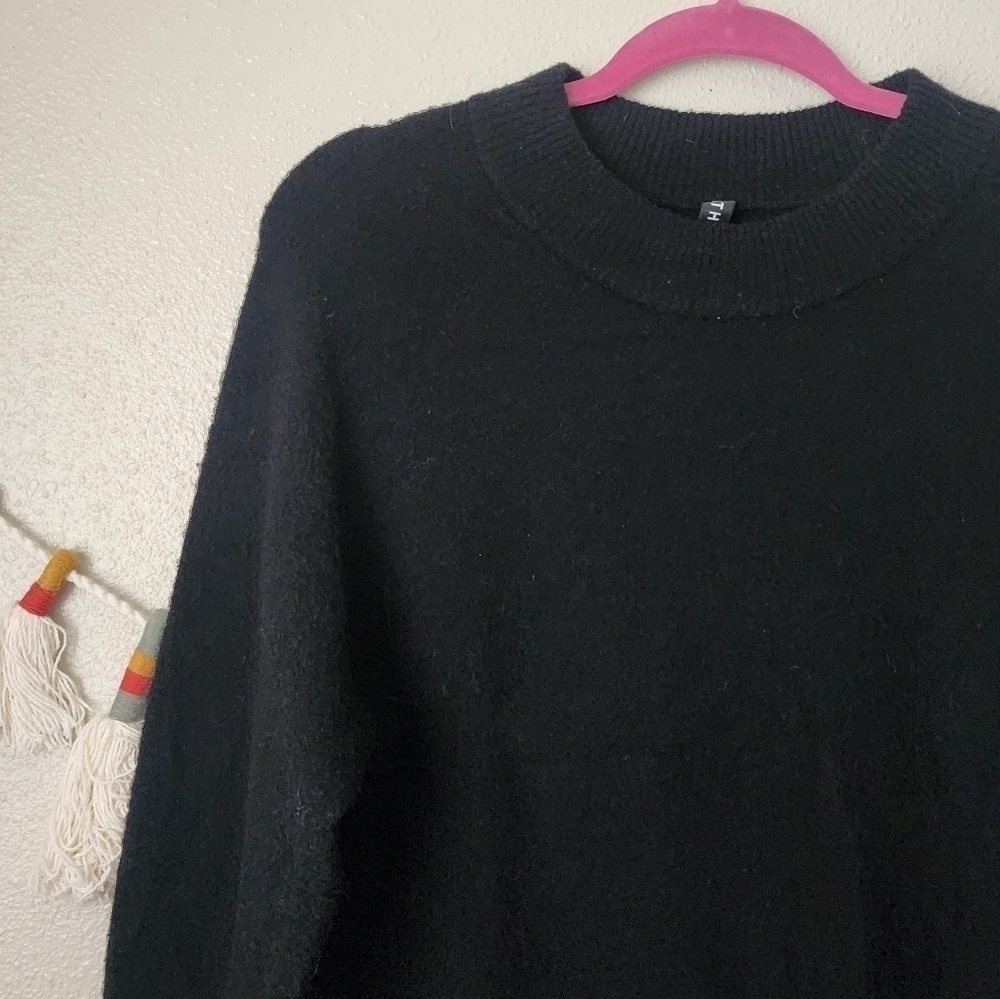 Athleta Black Knit Extra Fine Merino Wool Crewneck Pullover Top Comfort Casual S - Picture 3 of 9